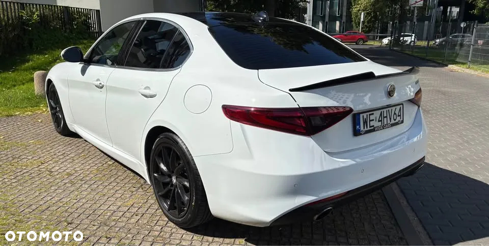 Alfa Romeo Giulia - 5
