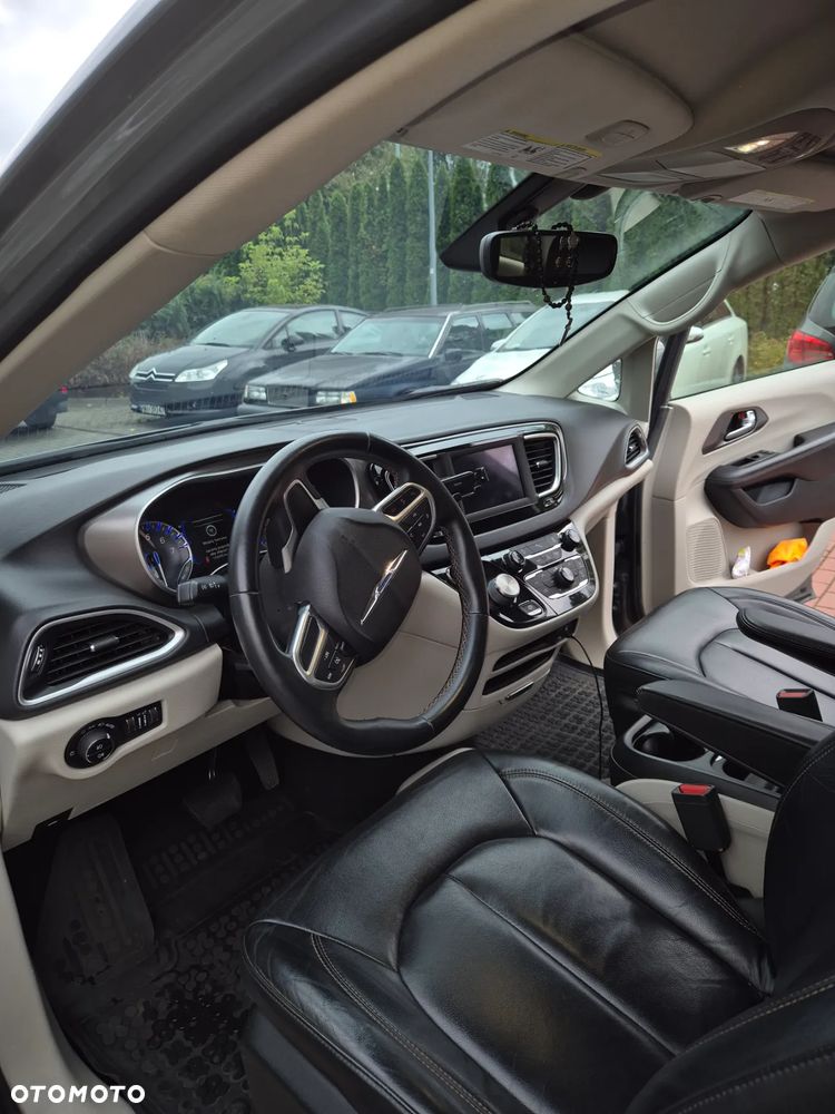 Chrysler Pacifica - 10