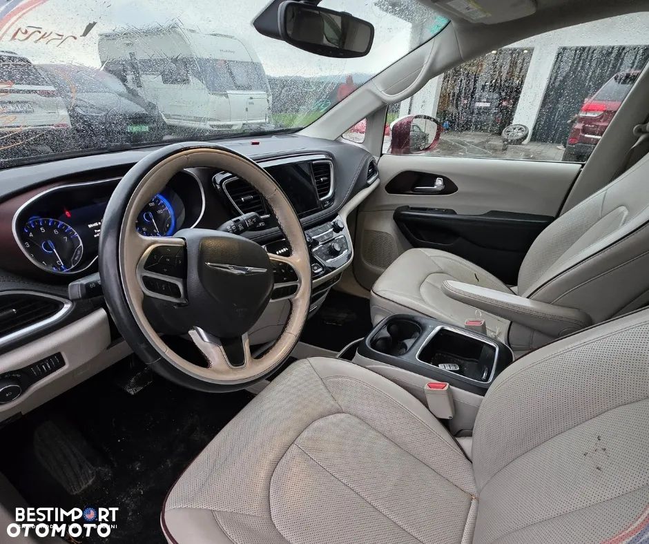 Chrysler Pacifica - 12