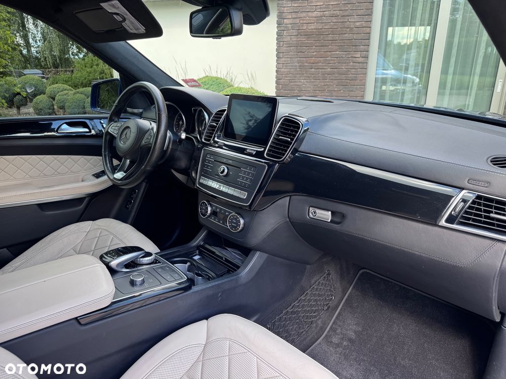 Mercedes-Benz GLS - 9