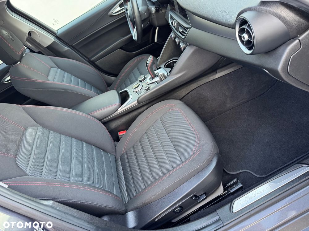 Alfa Romeo Giulia 2.2 AT8 Super - 21