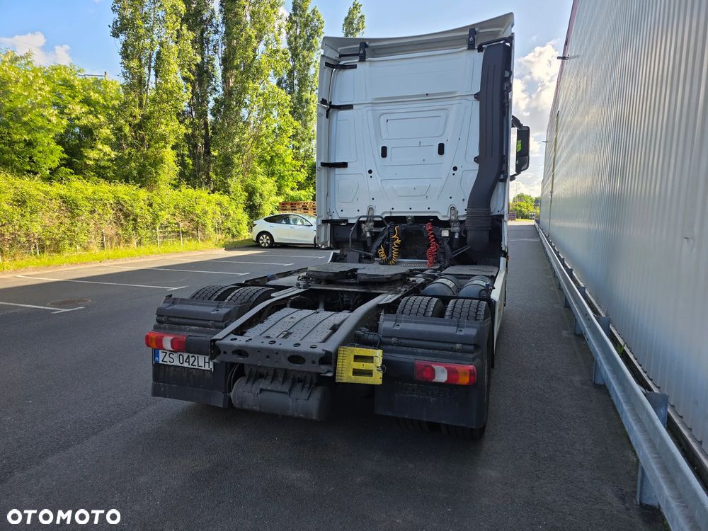Mercedes-Benz Actros - 9