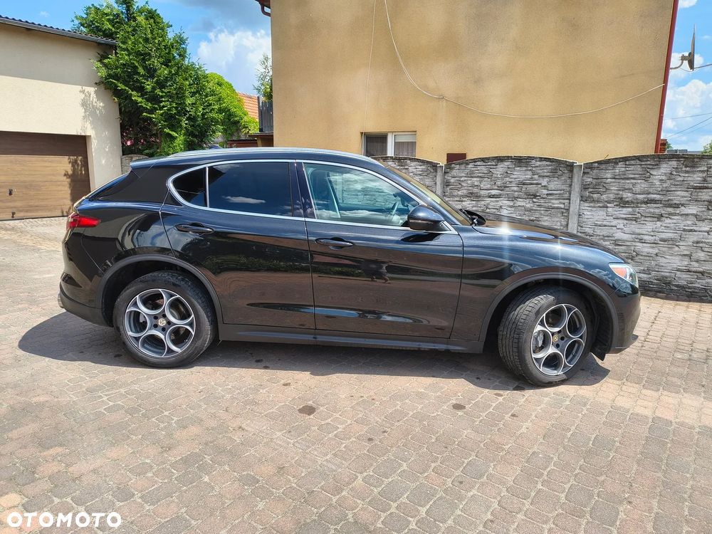 Alfa Romeo Stelvio - 8