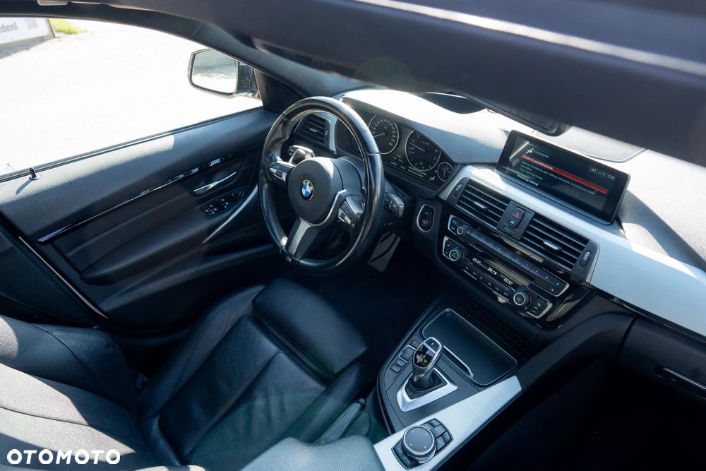 BMW Seria 3 320i xDrive Edition M Sport Shadow - 25