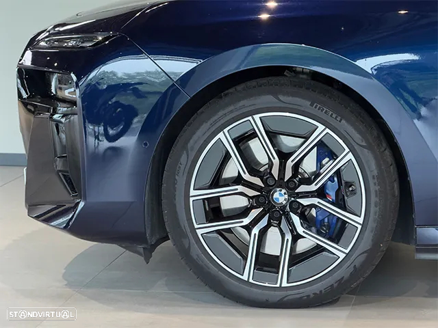 BMW i7 xDrive60 Pack Desportivo M - 23