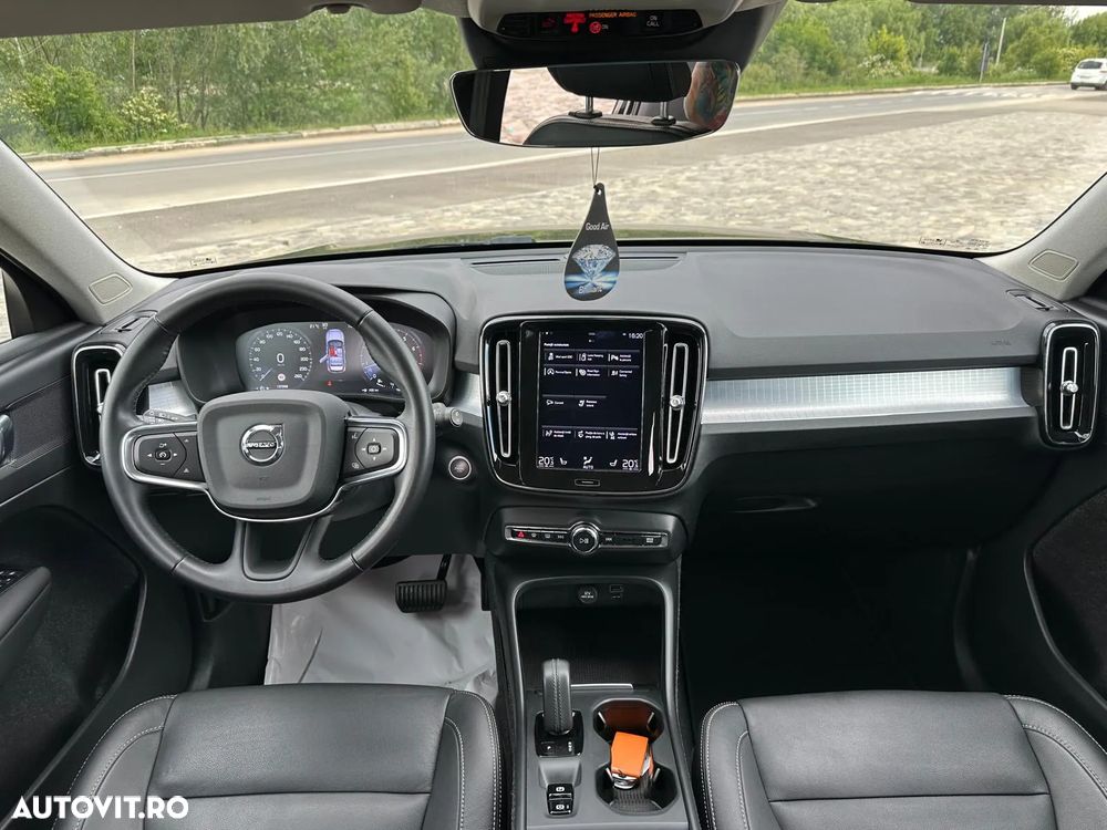 Volvo XC 40 B4 B AWD Geartronic Momentum Pro - 13