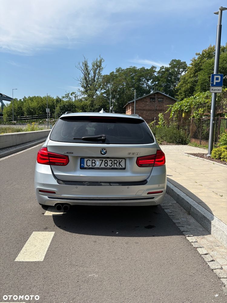 BMW Seria 3 330i xDrive Sport Line - 2