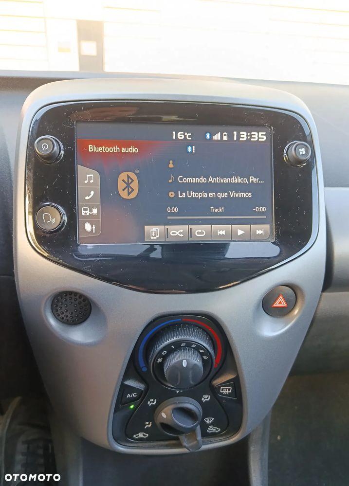 Toyota Aygo x-play - 14
