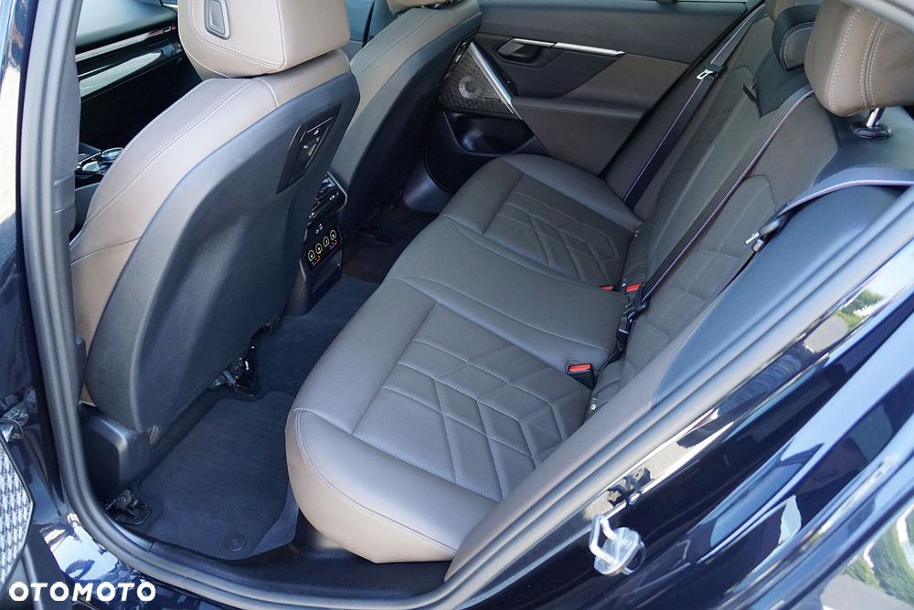 BMW Seria 5 520d xDrive - 15