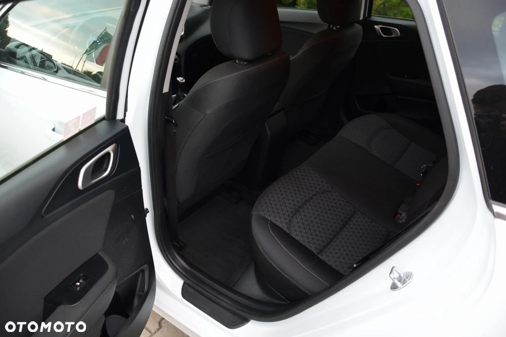 Kia Ceed - 21