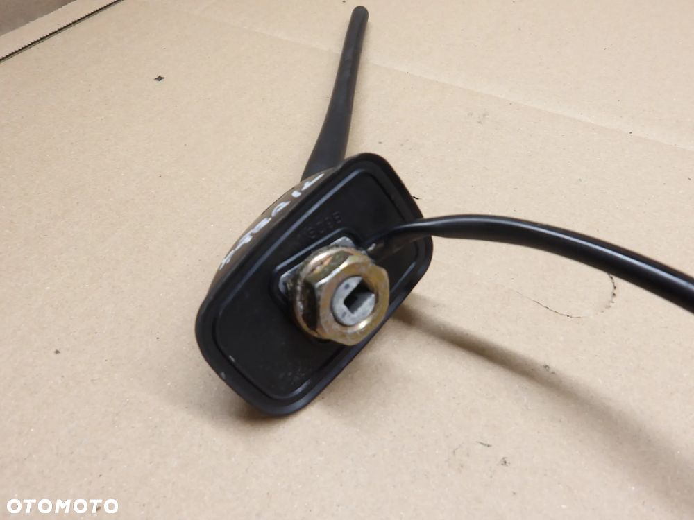 NISSAN X-TRAIL T30 00-07r. ANTENA DACHOWA - 2