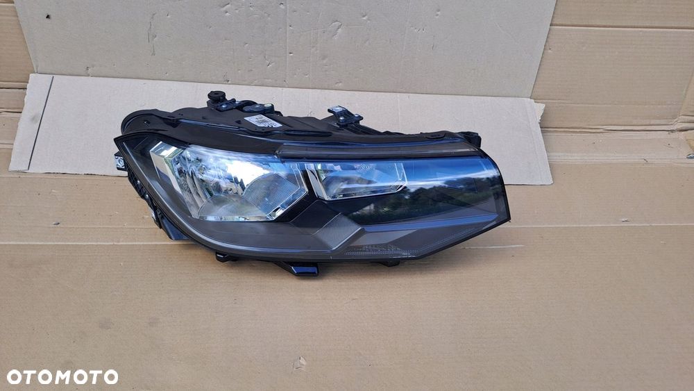 VW T-CROSS 2GM941006A PRAWA LAMPA ZWYKŁA UŻYWANA - 1