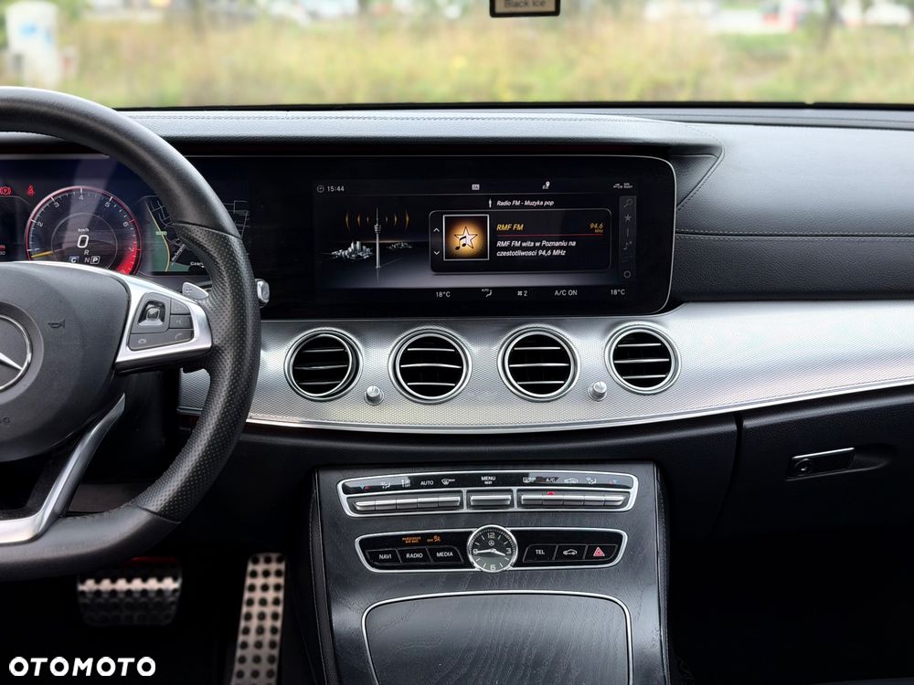 Mercedes-Benz Klasa E 220 d 4Matic 9G-TRONIC AMG Line - 29