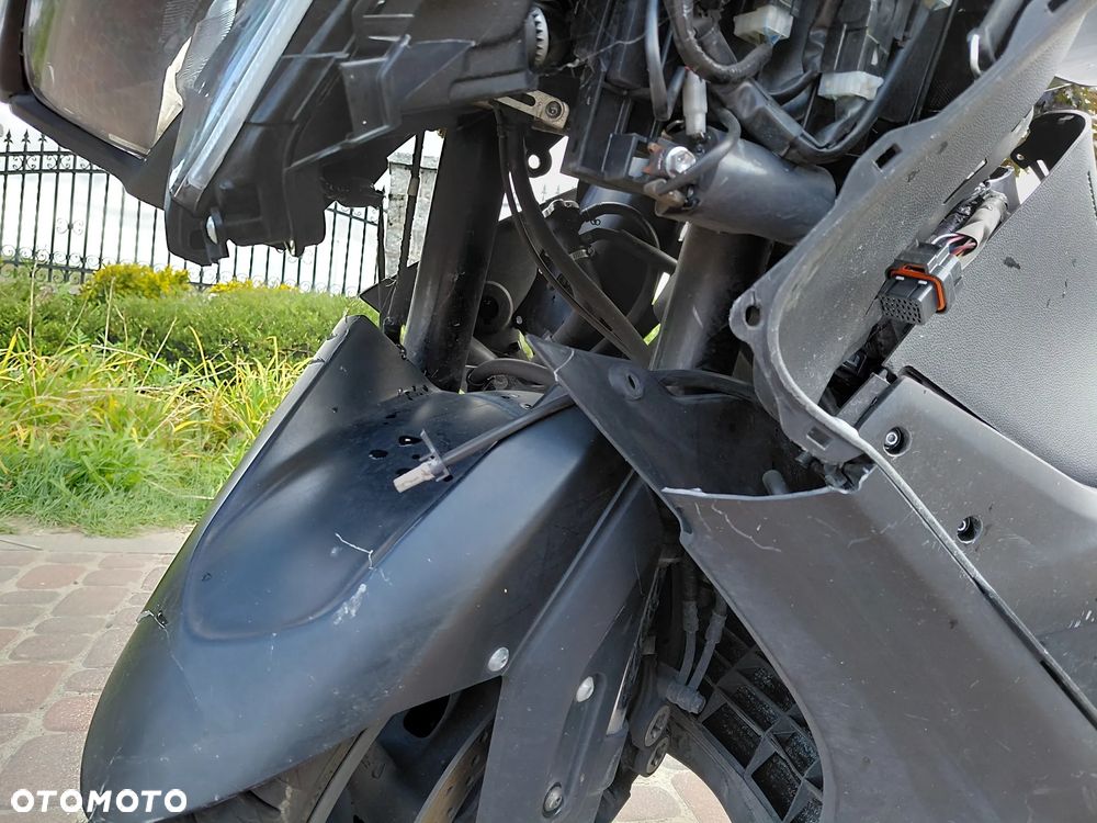 Yamaha Tmax - 16