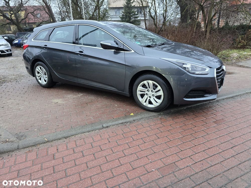 Hyundai i40 Kombi blue 1.6 Trend - 12