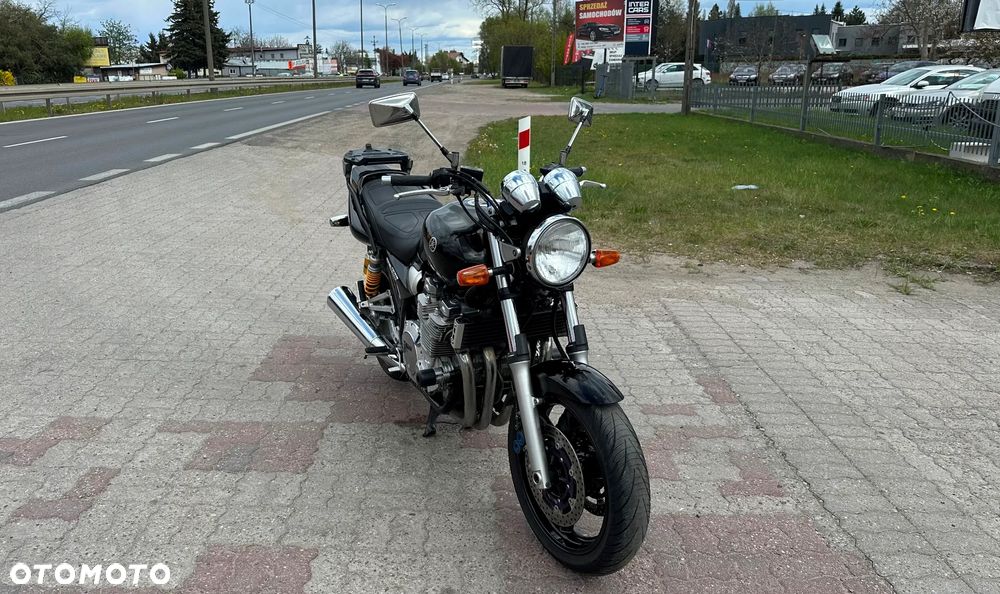 Yamaha XJR - 6