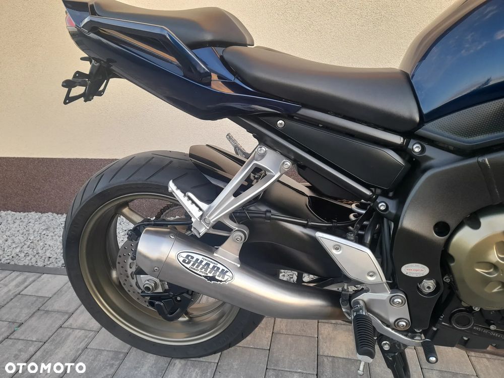 Yamaha FZ - 11