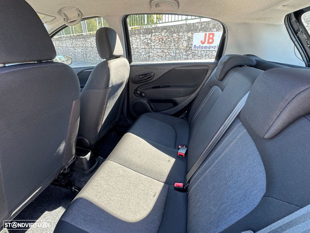 Fiat Punto 1.2 Lounge S&S - 13