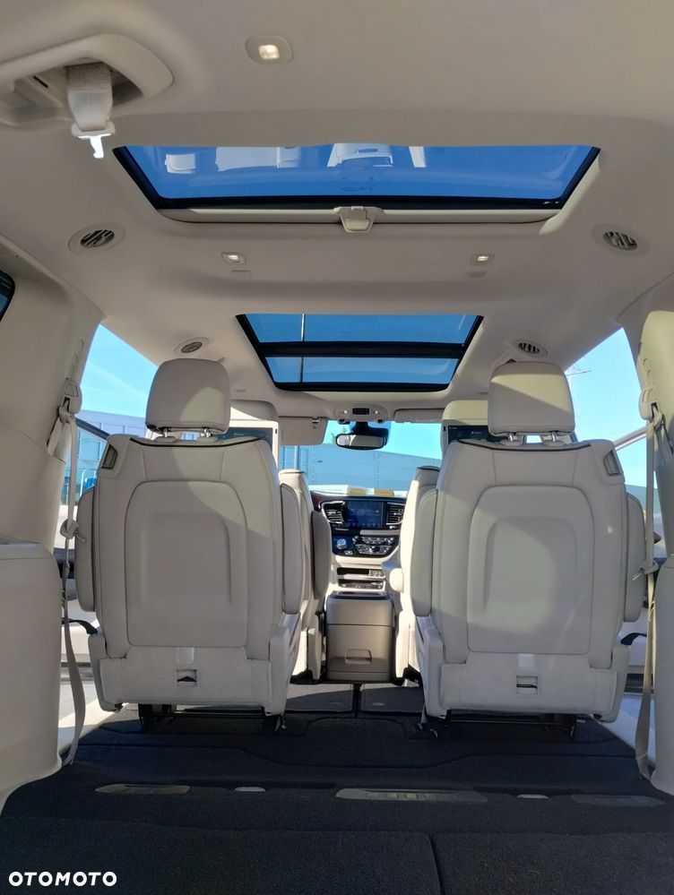 Chrysler Pacifica - 13