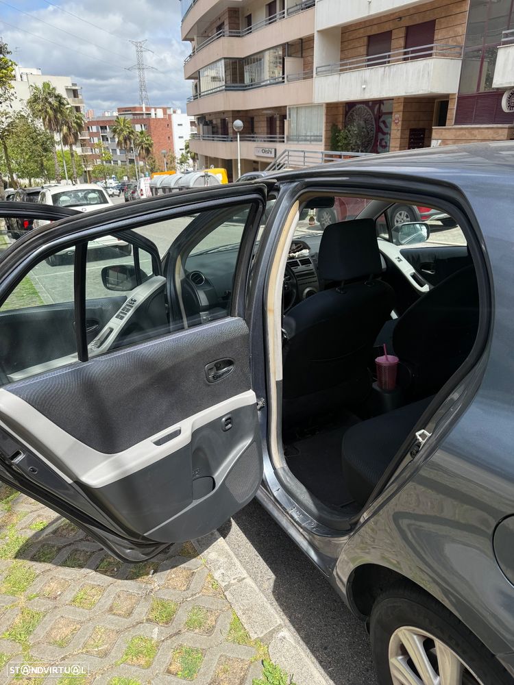 Toyota Yaris 1.0 VVT-i AC Manual+VSC - 9