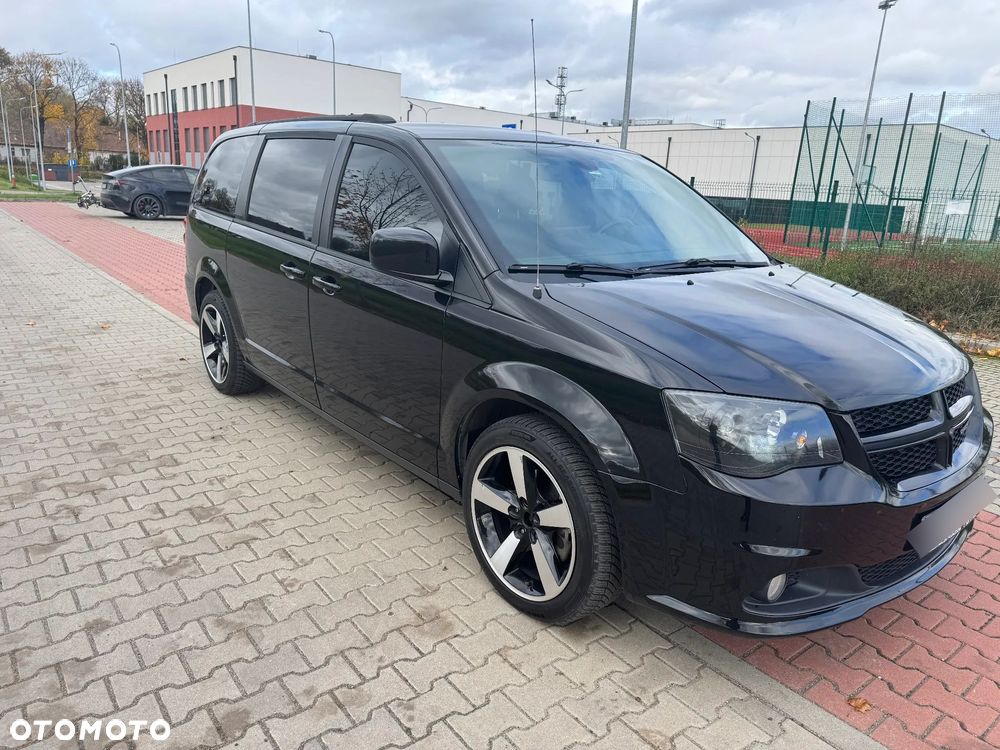 Dodge Grand Caravan - 2