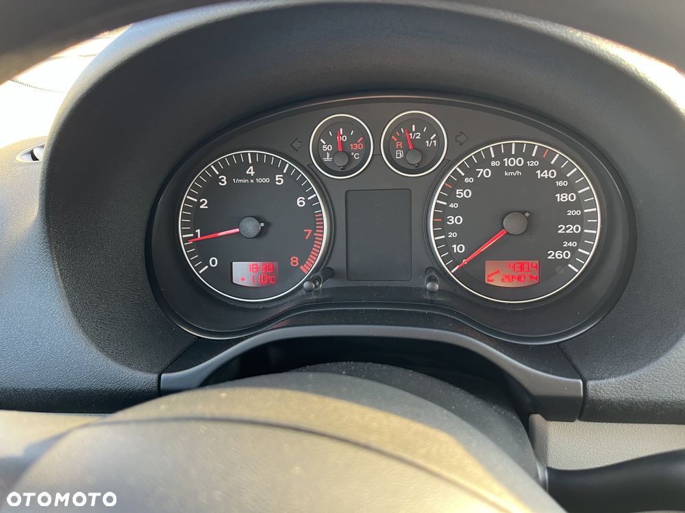 Audi A3 3-drzwiowe 1.6 Attraction - 18