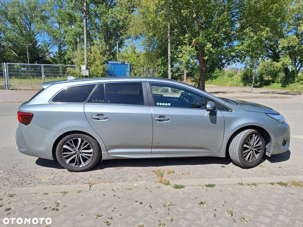 Toyota Avensis 1.8 Premium MS - 21
