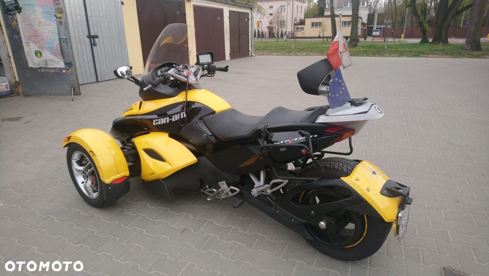 Can-Am Spyder - 9