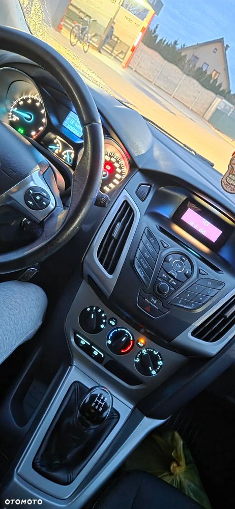 Ford Focus 1.6 Ambiente - 21