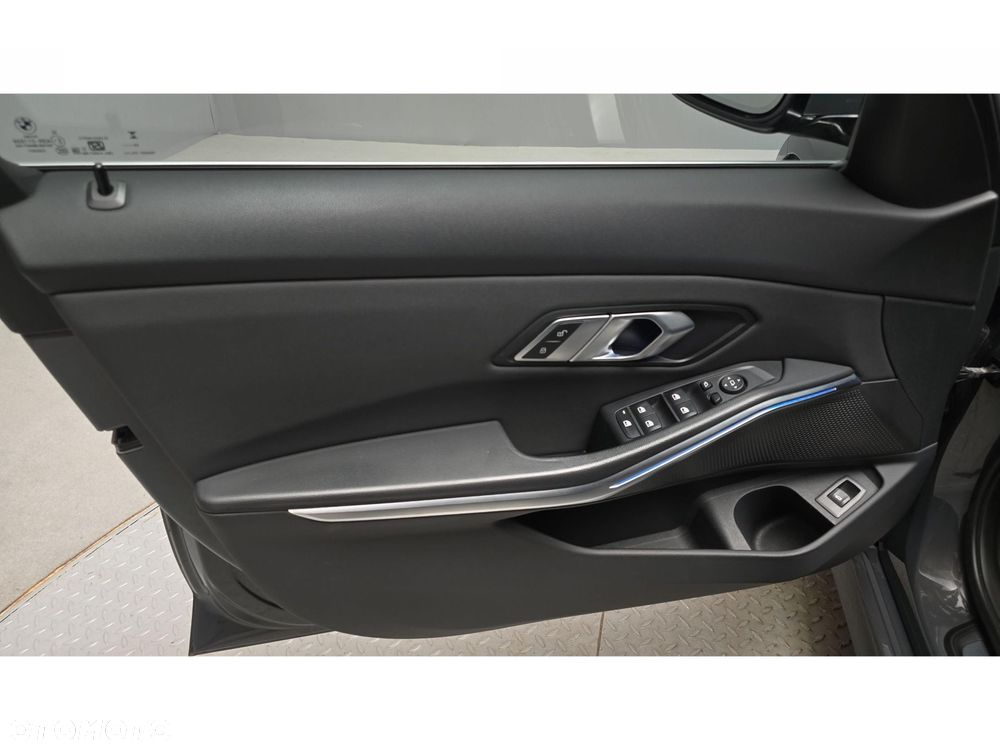 BMW Seria 3 - 17