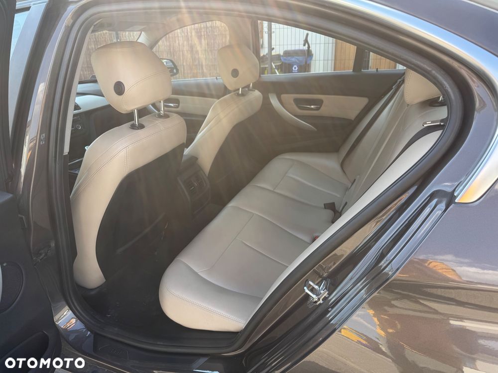 BMW Seria 3 320i Sport-Aut - 9