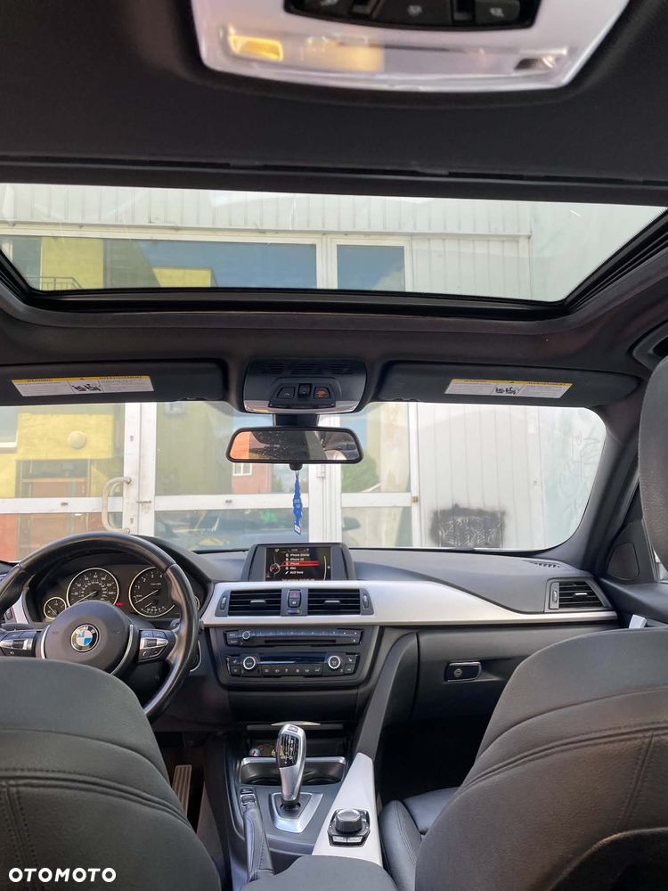 BMW Seria 3 320i xDrive - 13