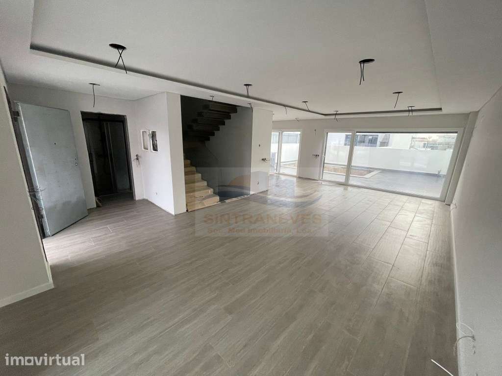 Moradia T4 de Luxo elegante e de muito bom gosto com piscina na Vil... - Grande imagem: 2/24