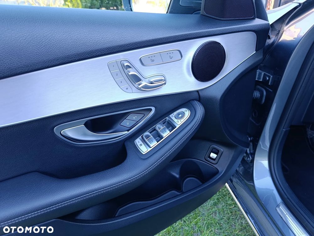 Mercedes-Benz Klasa C 300 d 9G-TRONIC Exclusive - 16