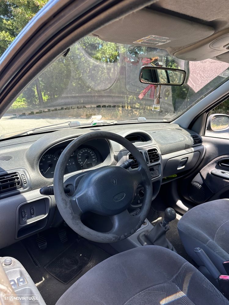 Renault Clio 1.9 DTi RXE - 7