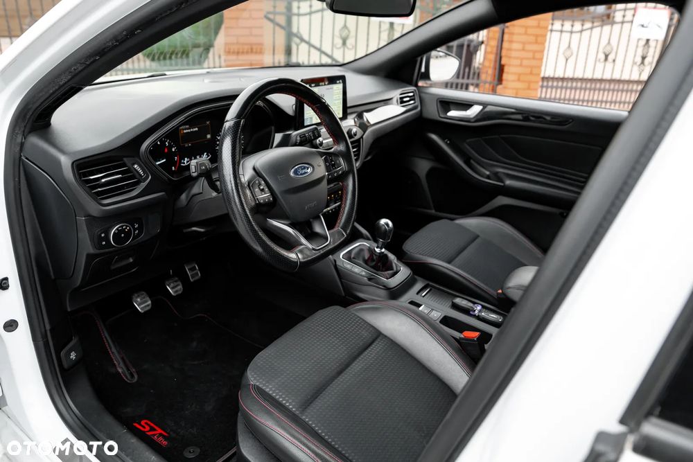 Ford Focus 1.0 EcoBoost Start-Stopp-System ST-LINE STYLE - 16