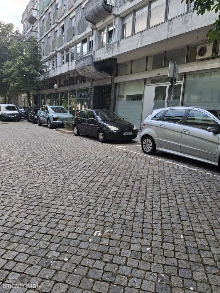 Arrenda-se  T3-Renovado junto ao Metro do Campo 24 Agosto- Porto - Grande imagem: 2/21