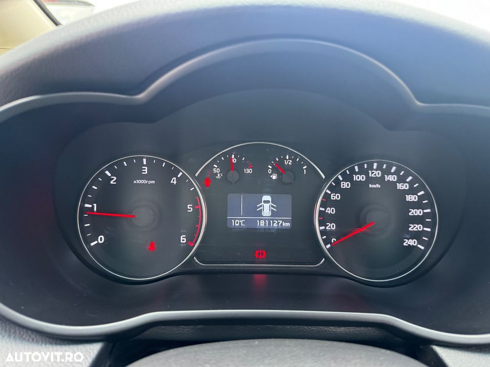 Kia Carens 1.7 CRDi 115 Dream-Team Edition - 29