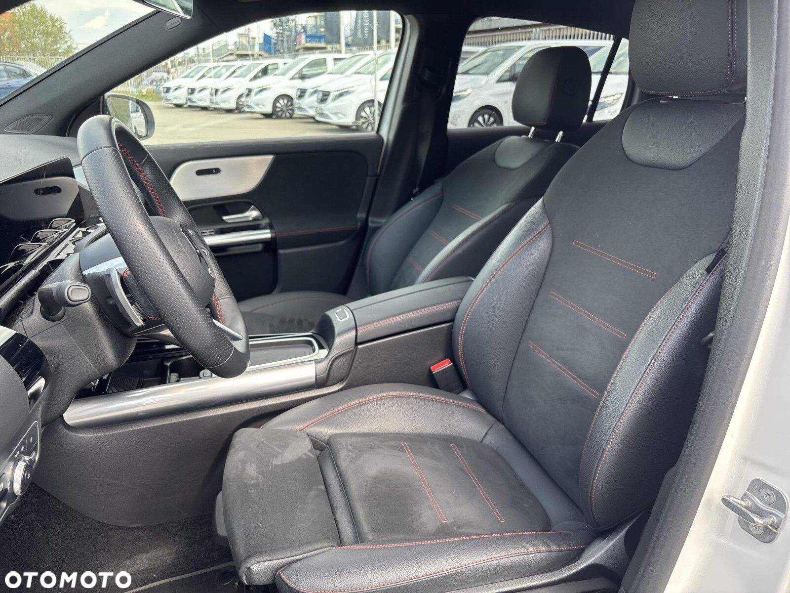 Mercedes-Benz GLA - 13