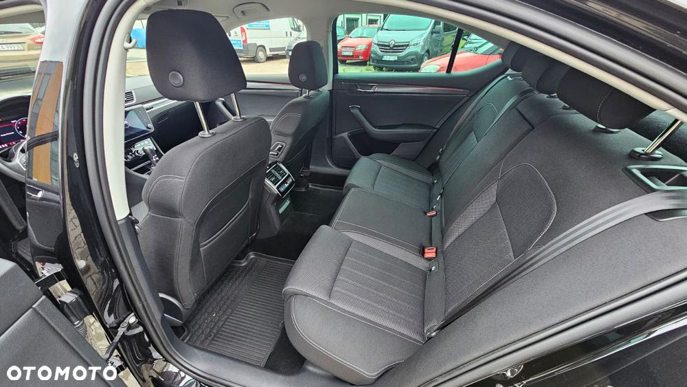 Skoda Superb 2.0 TDI SCR 4x4 Style DSG - 8