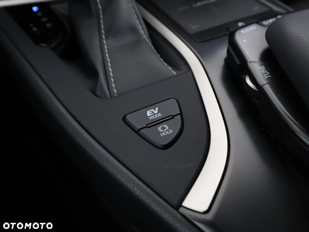 Lexus UX 250h GPF Business 2WD - 31