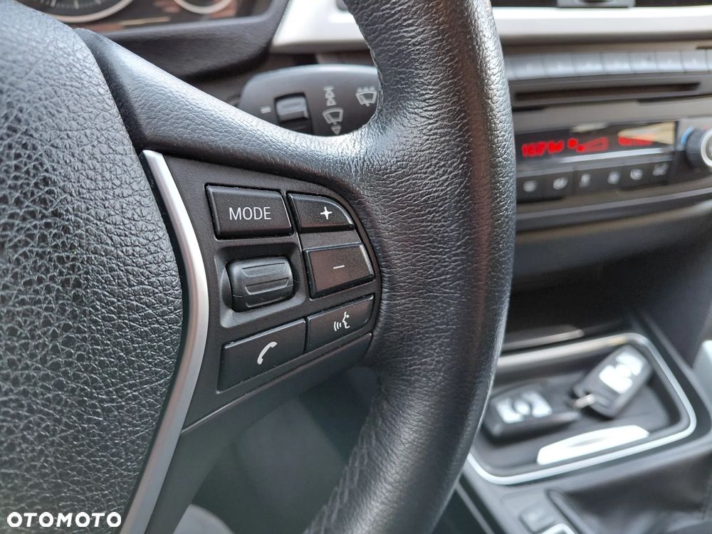BMW Seria 3 318d Luxury Line EU6 - 31