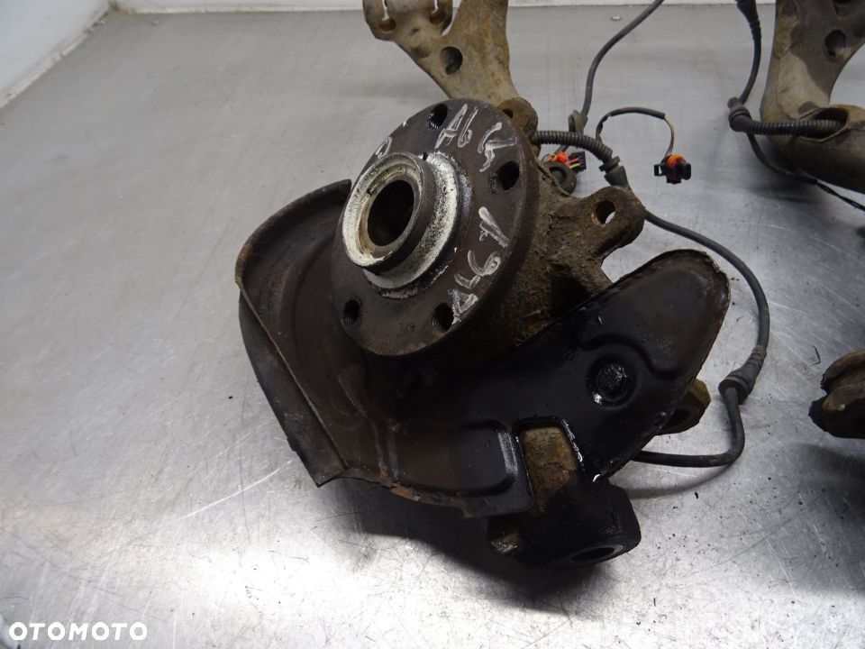 AUDI A6 C5 KOMBI 97-01 1.9TDI ZWROTNICA PIASTA PRZÓD PRAWA - 3