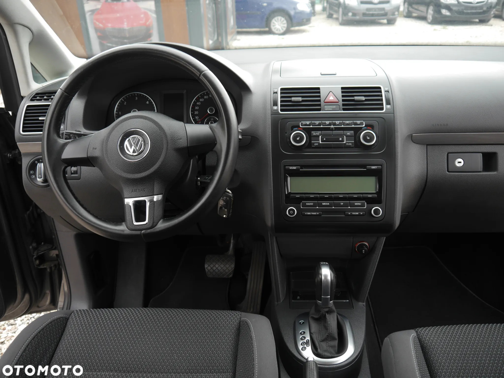 Volkswagen Touran 2.0 TDI DPF BlueMotion Technology DSG Comfortline - 8