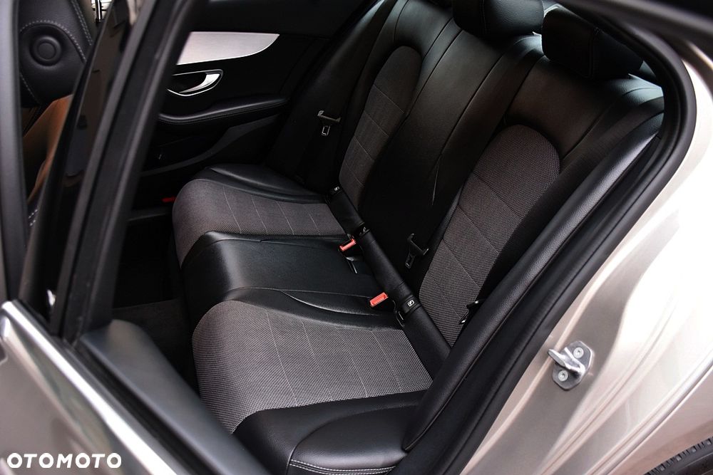 Mercedes-Benz Klasa C 300 9G-TRONIC Exclusive - 22