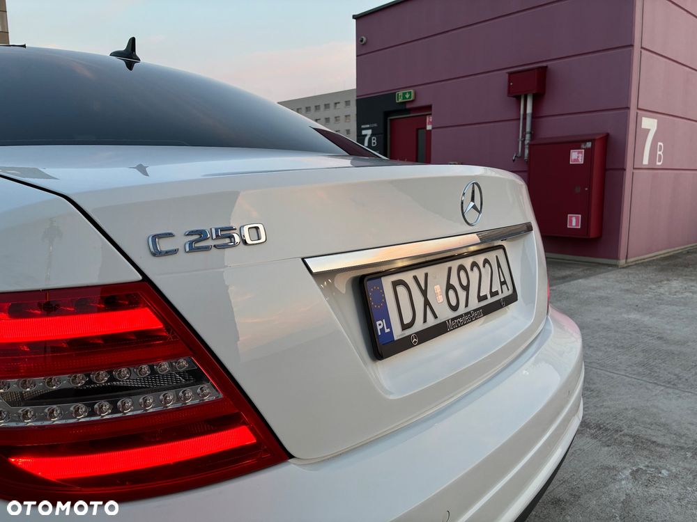 Mercedes-Benz Klasa C 250 7G-TRONIC Avantgarde Edition - 12