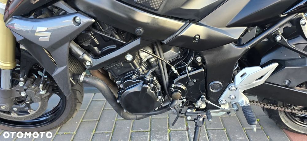 Suzuki GSR - 33