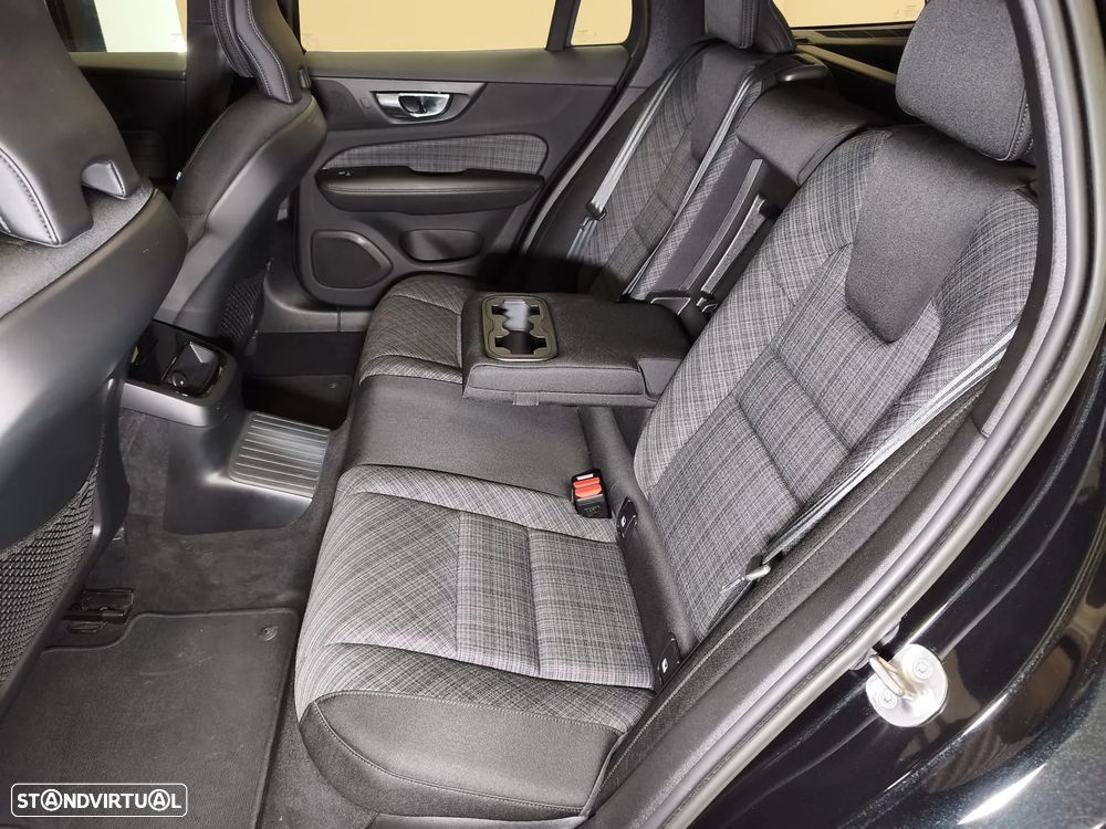 Volvo V60 2.0 T6 AWD TE Inscription Expression — fotografia 16