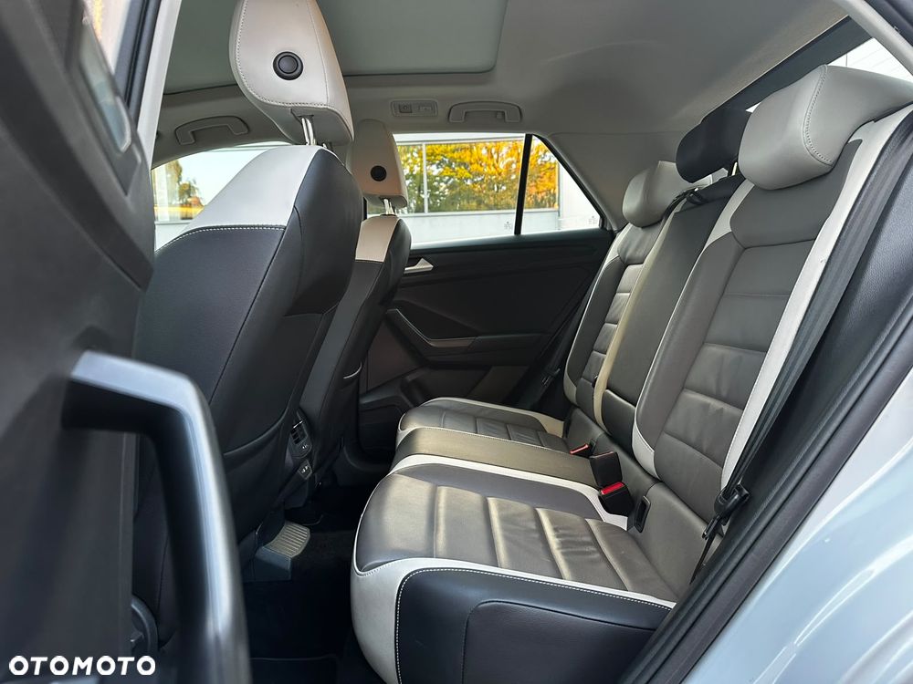 Volkswagen T-Roc 1.5 TSI ACT Premium - 23