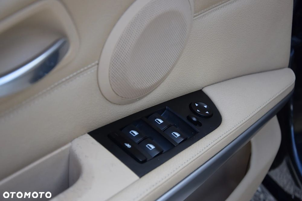 BMW Seria 3 320i - 25